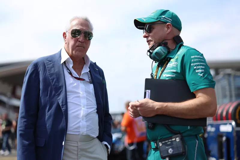 Lawrence Stroll, propriétaire de l'écurie Aston Martin F1, Gary Gannon, ingénieur de course senior de l'écurie Aston Martin F1