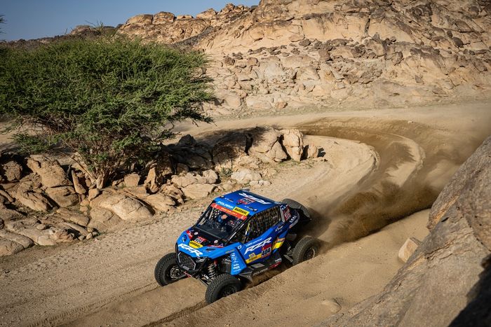 #404 Loeb Fraymedia Motorsport - Rzr Factory Racing Polaris: Goncalo Guerreiro, Maykel Justo