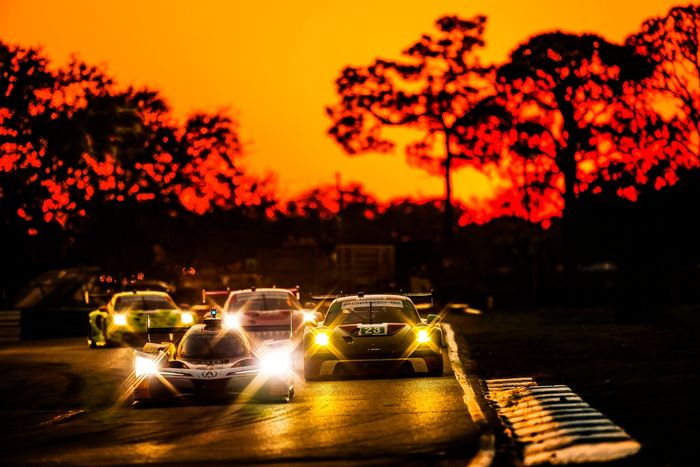 #93 Acura Meyer Shank Racing w/Curb Agajanian Acura ARX-06: Renger van der Zande, Nick Yelloly, Alex Palou