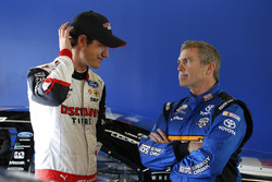 Joey Logano, Team Penske Ford, Bobby Labonte, Joe Gibbs Racing Toyota