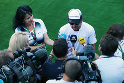 Fernando Alonso, McLaren met de media