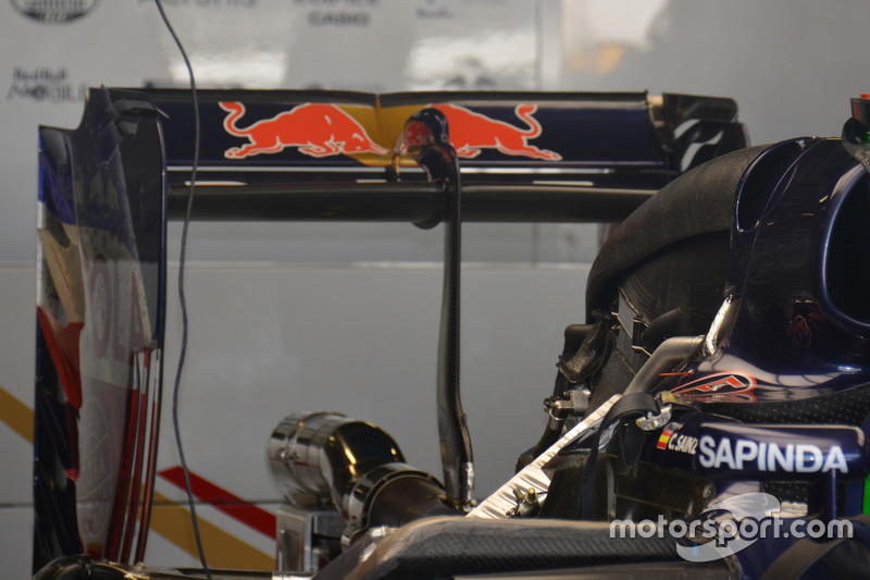 Scuderia Toro Rosso STR11, l'ala posteriore