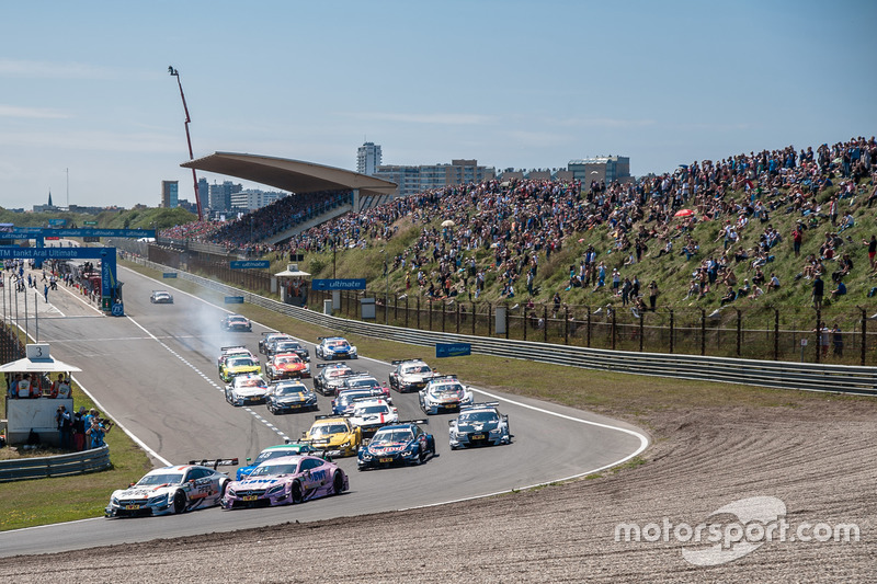 Start, Robert Wickens, Mercedes-AMG Team HWA, Mercedes-AMG C63 DTM, Christian Vietoris, Mercedes-AMG