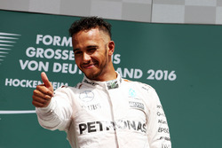 Podium: winnaar Lewis Hamilton, Mercedes AMG F1