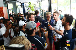 Jenson Button, McLaren Honda, feiert seinen 300. Grand Prix