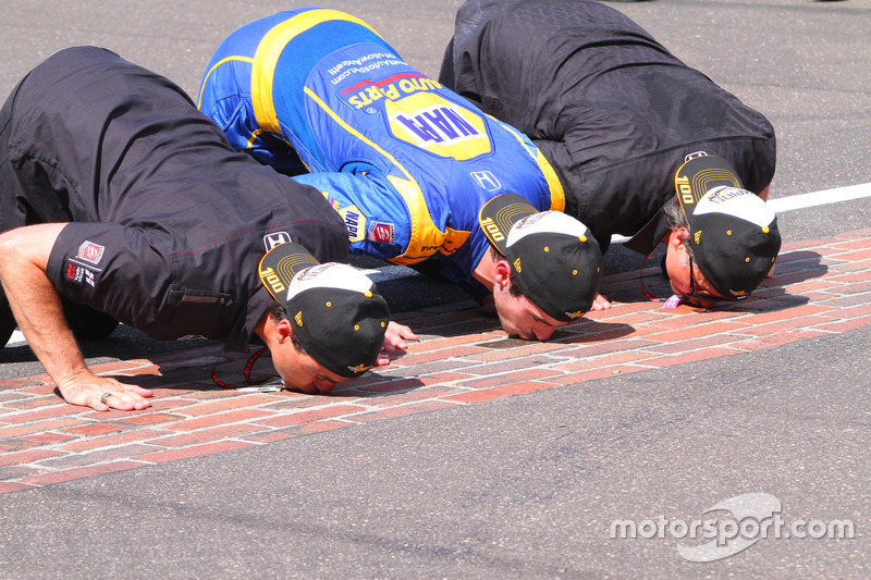 Ganador de la carrera Alexander Rossi, Herta - Andretti Autosport Honda, Michael Andretti, Bryan Herta