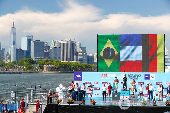 Jean-Eric Vergne, Techeetah, gana seguido de Lucas di Grassi, Audi Sport ABT Schaeffler, Daniel Abt, Audi Sport ABT Schaeffler