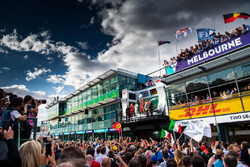 Lewis Hamilton, Mercedes-AMG F1, Sebastian Vettel, Ferrari e Kimi Raikkonen, Ferrari festeggiano sul podio