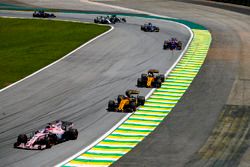 Sergio Perez, Sahara Force India F1 VJM10, Nico Hulkenberg, Renault Sport F1 Team RS17, Carlos Sainz