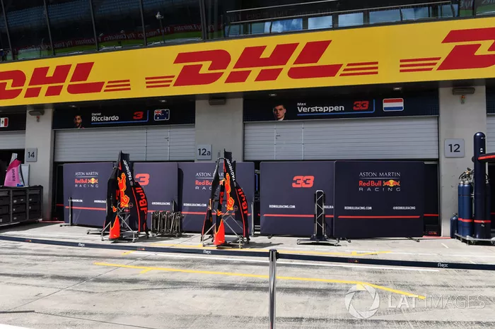 Pit box del Red Bull Racing