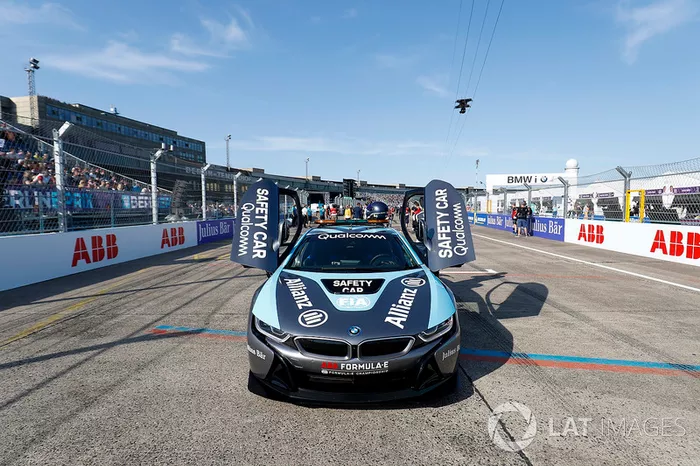 BMW i8 Qualcomm Safety Car