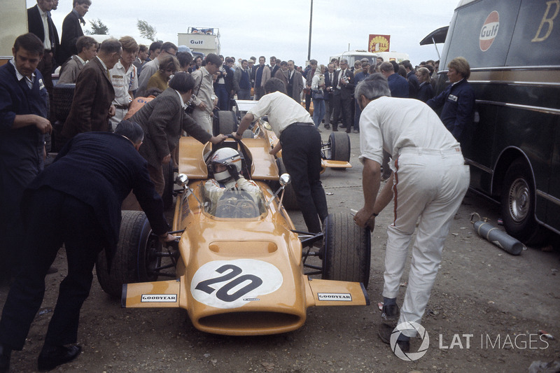 Дерек Белл, McLaren M9A Ford