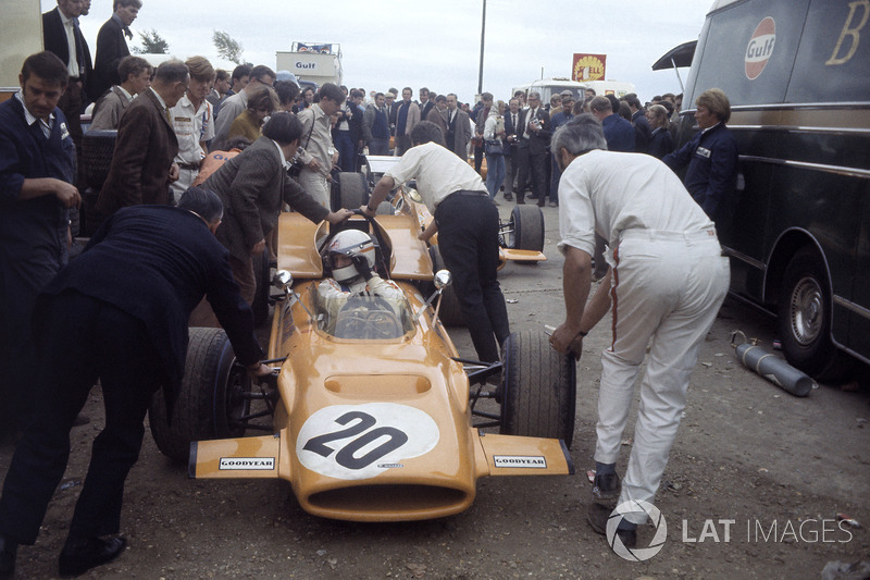 Derek Bell, McLaren M9A