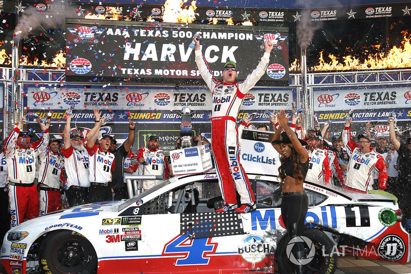 Ganador, Kevin Harvick, Stewart-Haas Racing Ford