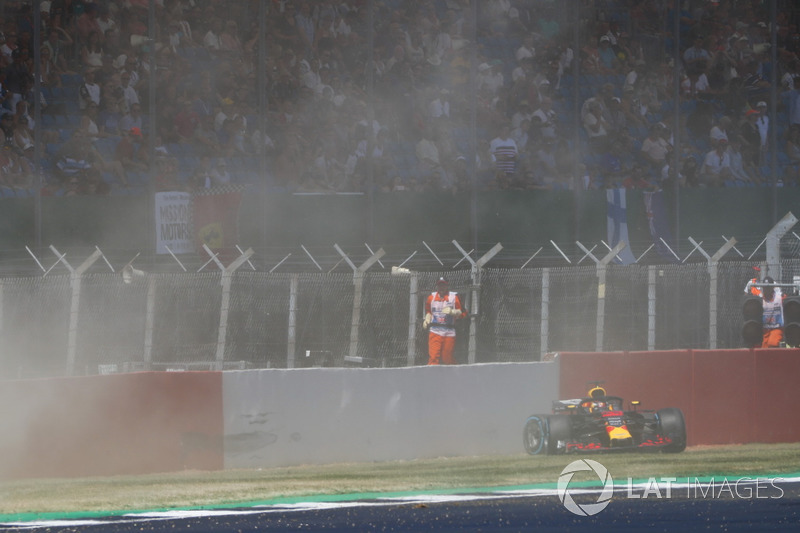 Kecelakaan Max Verstappen Red Bull Racing RB14