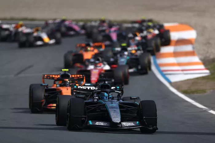 Lando Norris, McLaren, George Russell, Mercedes