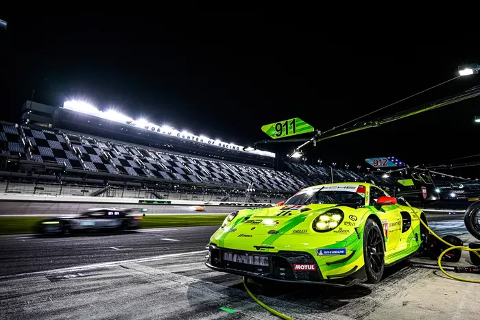 #911 Manthey Porsche 911: Thomas Preining, Klaus Bachler, Ayhancan Guven, Ricardo Feller