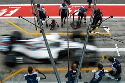 Felipe Massa, Williams FW40, practica un pitstop