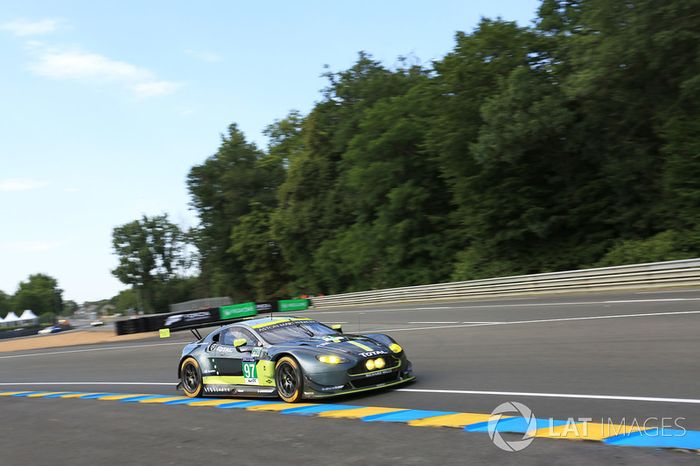32° (pole position GTE-Pro): #97 Aston Martin Racing Aston Martin Vantage: Darren Turner, Jonathan Adam, Daniel Serra