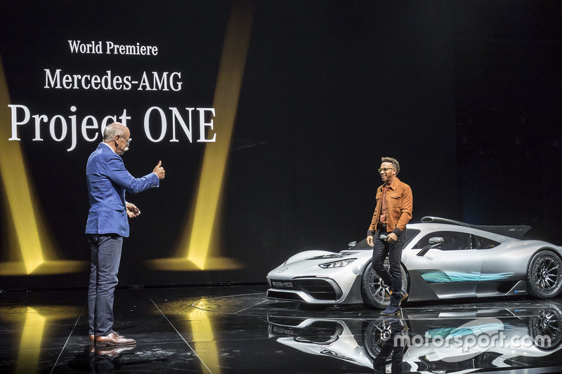 Д-р Дітер Цетше та Льюіс Хемілтон презентують Mercedes-AMG Project ONE