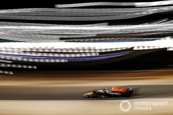 Verstappen se lleva la primera pole del año, con Sainz 4º y Alonso 5º