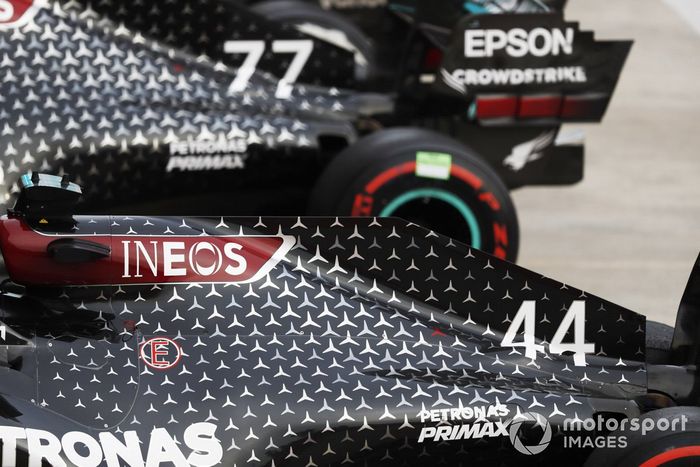 Los coches de Lewis Hamilton, Mercedes F1 W11, y Valtteri Bottas, Mercedes F1 W11