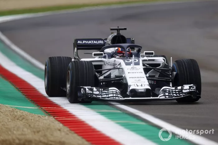 Yuki Tsunoda in actie op Imola