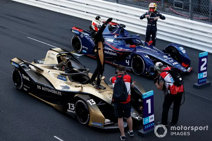 Ganador Antonio Felix Da Costa, DS Techeetah, celebra en Parc Ferme