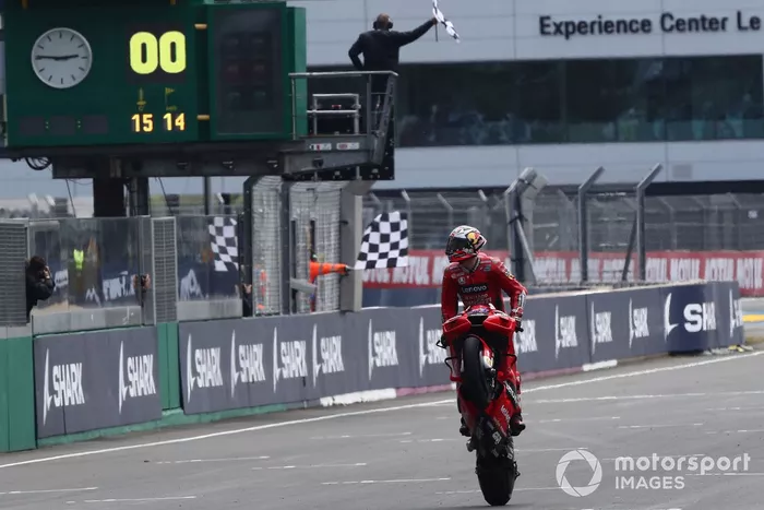 Ganador Jack Miller, Ducati Team cruza la meta