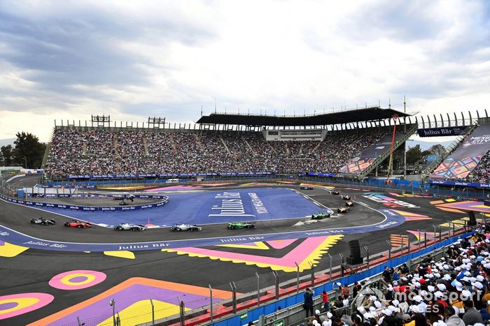 Edoardo Mortara, Venturi Racing, Silver Arrow 02, Pascal Wehrlein, Porsche, Porsche 99X Electric, Andre Lotterer, Porsche, Porsche 99X Electric, the rest of the field