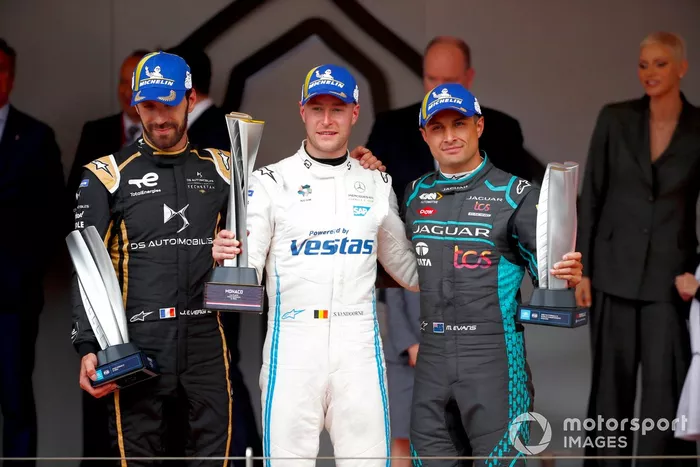 Podio: El ganador Stoffel Vandoorne, Mercedes-Benz EQ, EQ Silver Arrow 02, segundo Mitch Evans, Jaguar Racing, Jaguar I-TYPE 5, tercero Jean-Eric Vergne, DS Techeetah, DS E-Tense FE21