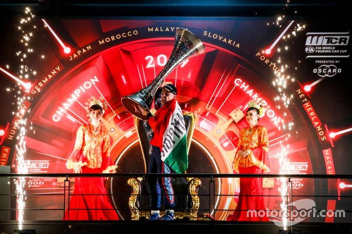 Campeón Norbert Michelisz, BRC Hyundai N Squadra Corse Hyundai i30 N TCR