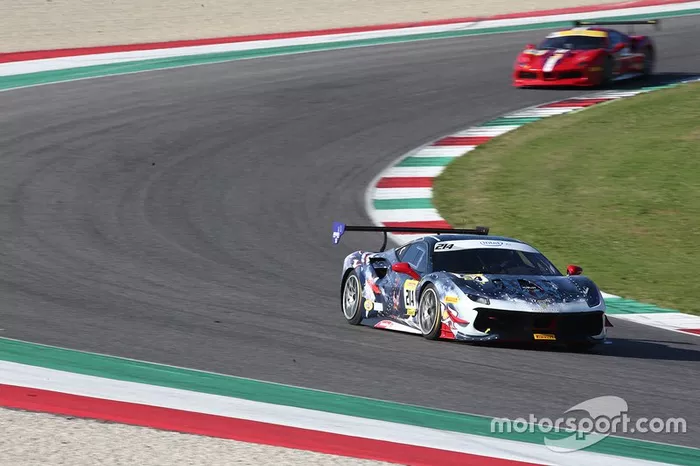 #214 Ferrari 488 Challenge, Ferrari of Newport Beach: Brent Holden