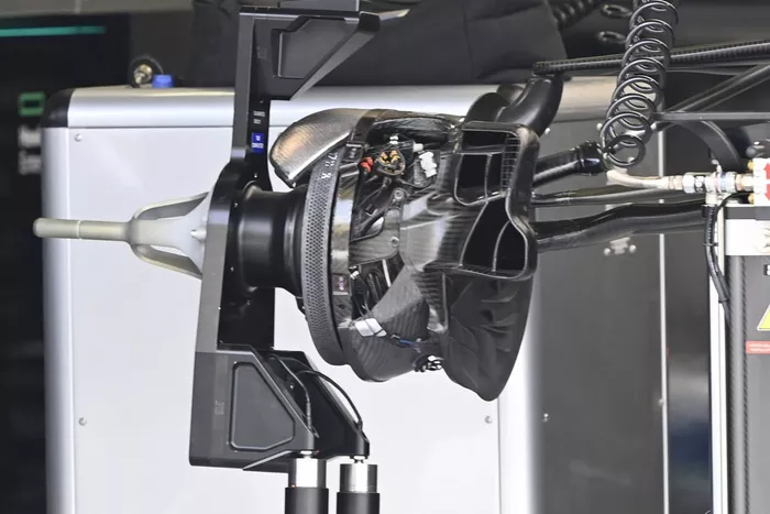Detalle del Mercedes W12 