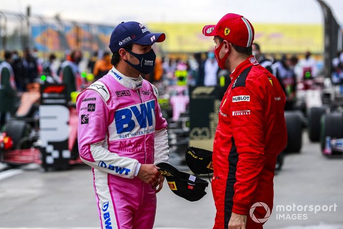 Segundo lugar Sergio Pérez, Racing Point, y el tercer lugar Sebastian Vettel, Ferrari, en Parc Ferme