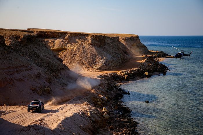 #300 X-Raid Mini JCW Team: Carlos Sainz, Lucas Cruz