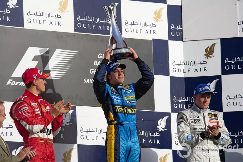 El ganador Fernando Alonso, Renault F1 Team, sgundo Michael Schumacher, Ferrari, tercero Kimi Räikkönen, McLaren