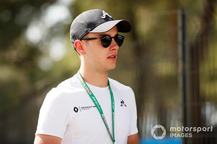 Después de una temporada de adaptación, el francés terminó quinto en el campeonato con dos victorias, siete podios y dos poles en 2015 con Tech 1.