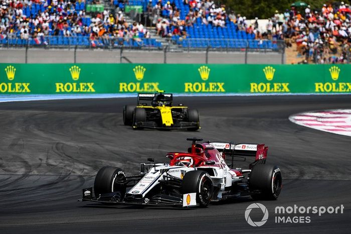 Kimi Raikkonen, Alfa Romeo Racing C38,  Nico Hulkenberg, Renault F1 Team R.S. 19