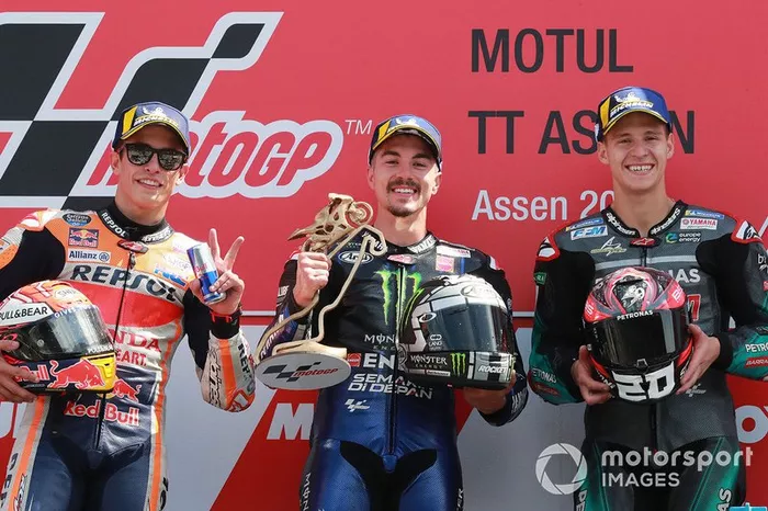 Podio: 1º Maverick Viñales, 2º Marc Marquez, 3º Fabio Quartararo