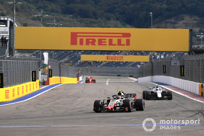Kevin Magnussen, Haas F1 Team VF-18 and Sergey Sirotkin, Williams FW41