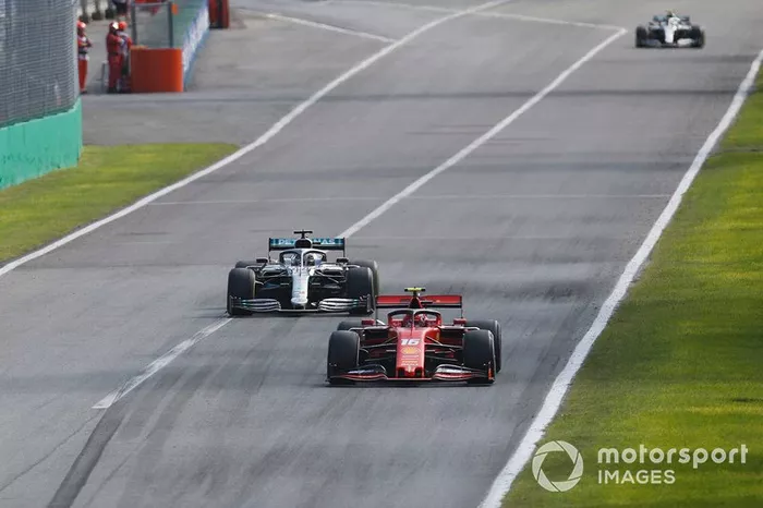 Batalha entre Leclerc e Hamilton