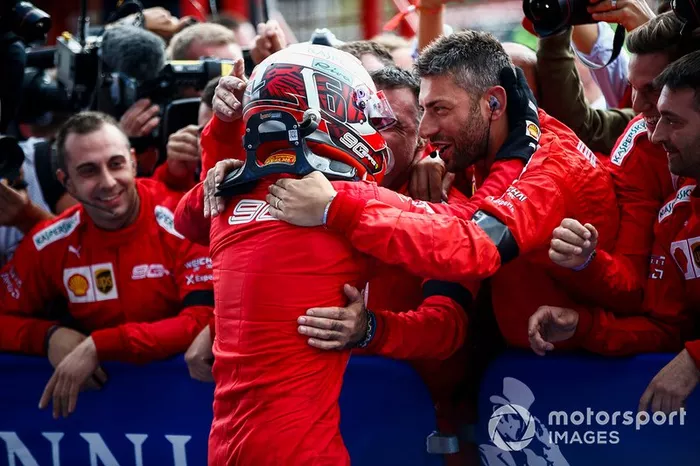Charles Leclerc, Ferrari, festeggia la vittoria al parc ferme 