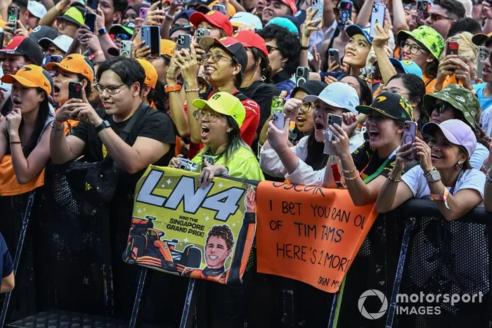 Fan atmosphere in the fan zone