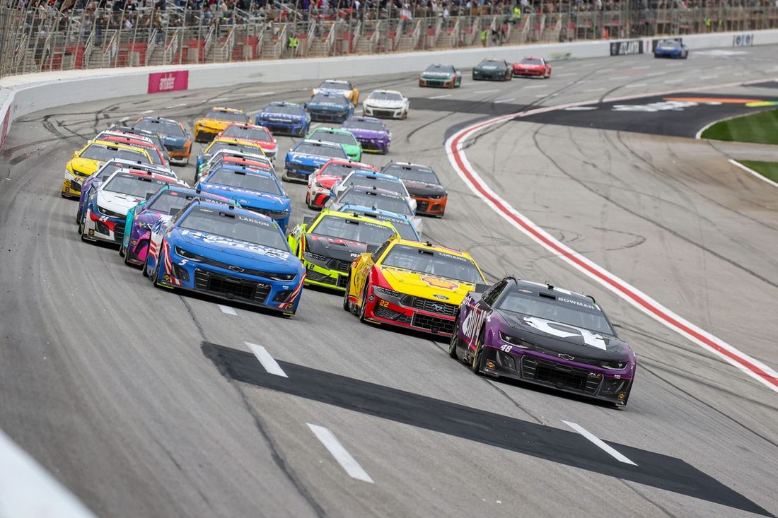 Alex Bowman, Hendrick Motorsports Chevrolet, Joey Logano, Team Penske Ford, Kyle Larson, Hendrick Motorsports Chevrolet