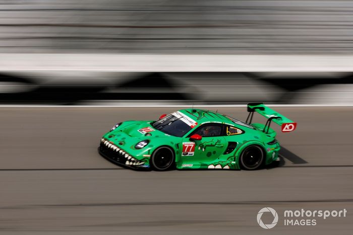 #77 AO Racing Porsche 911 GT3 R (992): Laurin Heinrich, Klaus Bachler, Alessio Picariello