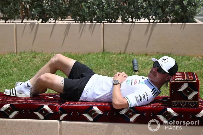 Valtteri Bottas, Mercedes relaxes in the Paddock