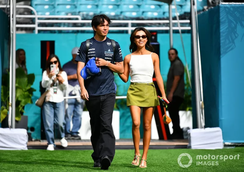 Alex Albon, Williams et Lily Muni He