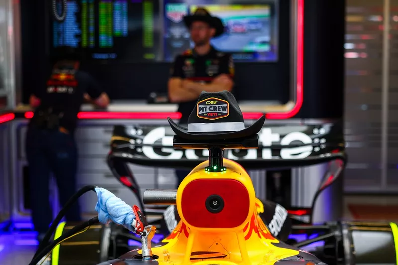 La RB21 de Red Bull Racing avec un chapeau de cow-boy