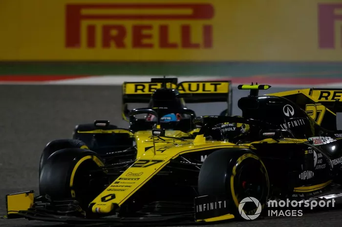 Nico Hulkenberg, Renault R.S. 19, lotta con Daniel Ricciardo, Renault R.S.19